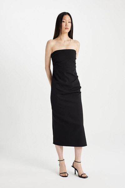 DeFacto Figurbetontes, trägerloses schwarzes Midikleid D0985AX24SM