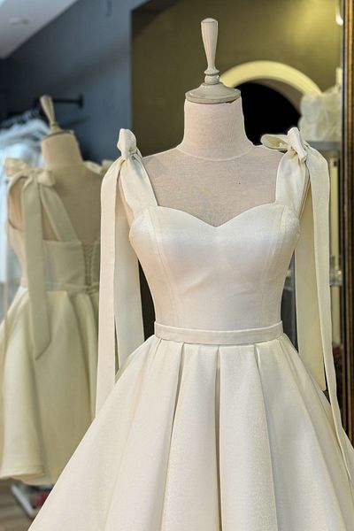 Lenta Moda Bílé mini saténové večerní šaty a večerní šaty s ohlávkou přes rameno