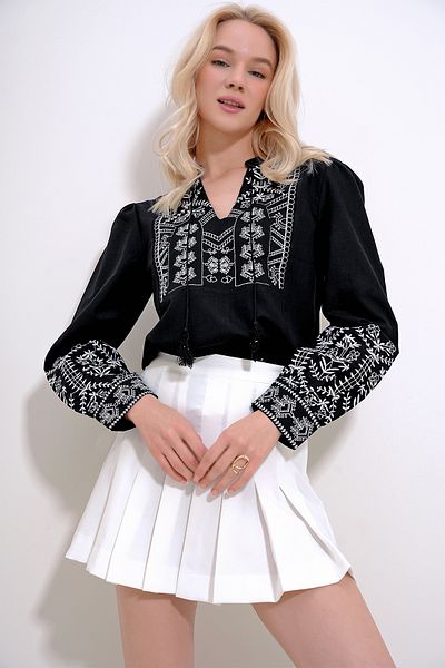 Trend Alaçatı Stili Black Linen Blouse - Prevailing Collar, Tassel Detail, Flamed ALC-X11925