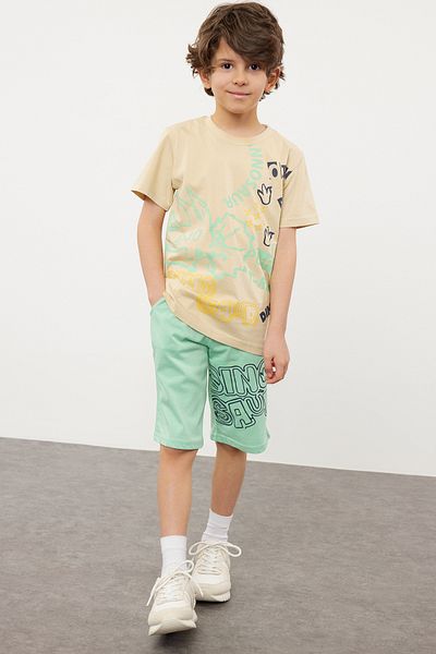 TRENDYOLKIDS Mint Férfi Gyerek Pamut Szlogen Mintás Póló Rövidnadrág Szett Kötött alsó-felső szett TKDSS24AU00030