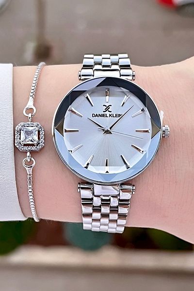 Daniel Klein Women's Wrist Watch and Bracelet with Silver Color Adjustable Band Dkgnct1018