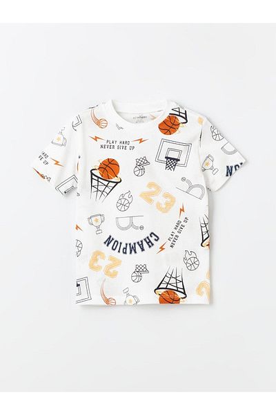 LC Waikiki طقم تي شيرت وشورت مطبوع برقبة دائرية للأطفال الرضع من LCW Baby مكون من قطعتين
