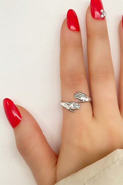 Atolye Ferda حلقة قابلة للتعديل على شكل يد ملفوفة