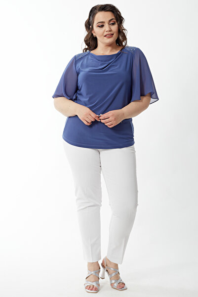 Moda Alba Ελαστική και κομψή μπλούζα μεγάλου μεγέθους - Λεπτομέρεια από πέτρα ώμου