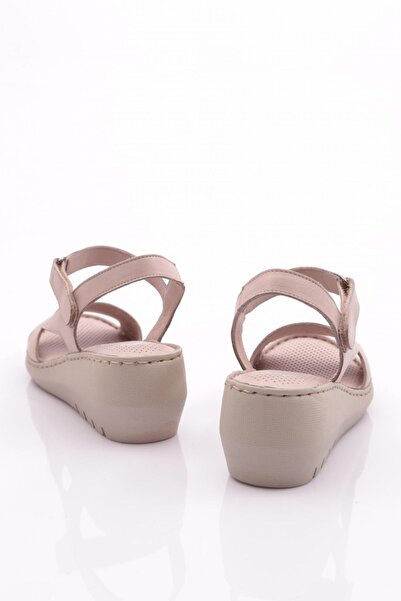 DGN 1002 Model Women – Sandály s páskem ke kotníkům ze stříbrné pravé kůže