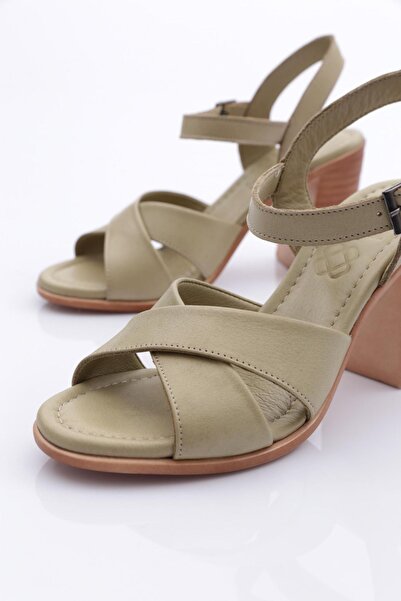 DGN Apple Green Genuine Leather Women's Sandals - 322135108