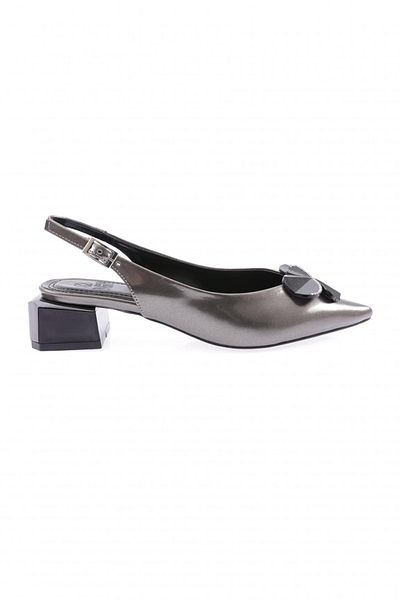 DGN Model 1361 Pantofi cu toc joasă pentru femei, color platină, cu cataramă cu vârf ascuțit