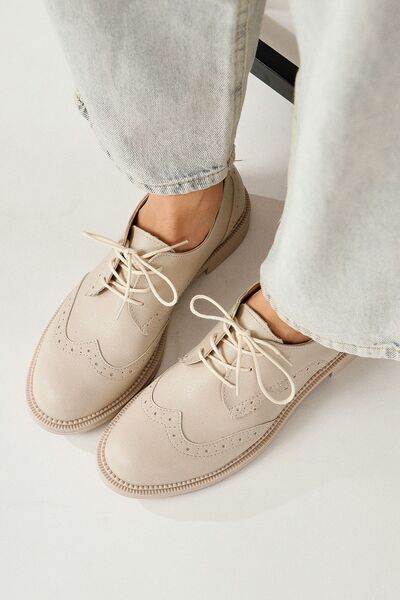 Limoya Mitzie Beige Lace-up Oxford Shoes