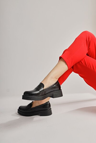 Limoya Weena Black Patent Leather Women's Casual Shoes with Crocodile Detail