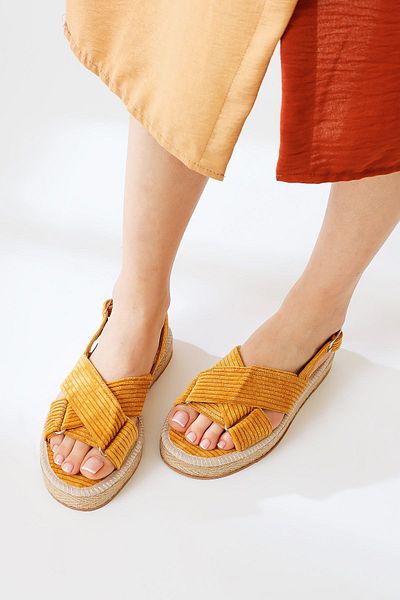 Limoya Sandale de damă Iris Mustard Velvet cu bretele încrucișate