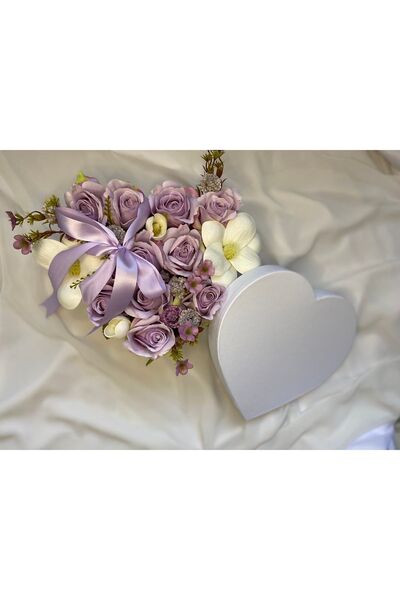 Z&B FLOWERS Sevgiliye Hediye Kalpli Kutuda Solmayan Güller Çiçek Kutusu Sevgi...