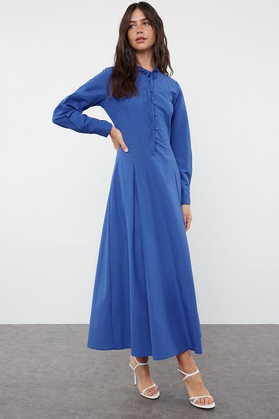Trendyol Modest Tkané šaty saks s knoflíky – detail kravaty, TCTSS24EB00149