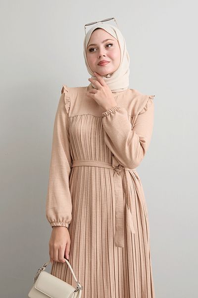 InStyle فستان كتف من الكتان مطوي - تفاصيل كشكش