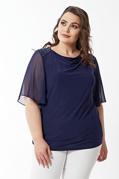 Moda Alba Ελαστική και κομψή μπλούζα μεγάλου μεγέθους - Λεπτομέρεια από πέτρα ώμου