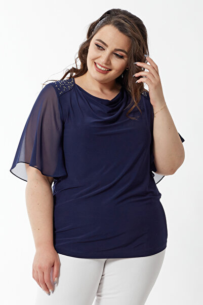 Moda Alba Ελαστική και κομψή μπλούζα μεγάλου μεγέθους - Λεπτομέρεια από πέτρα ώμου