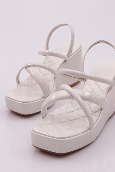 DGN 810 Model Λευκά Γυναικεία Σανδάλια - Σόλα με σφήνα και χιαστί λουράκι