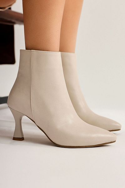 Limoya Γυναικείες μπότες Anna Eva Beige με μυτερό φερμουάρ με λεπτό τακούνι, γυναικείο μποτάκι