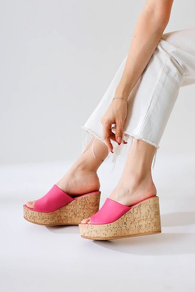 Limoya Γυναικείες παντόφλες Riya Fuchsia με χοντρή σόλα από φελλό