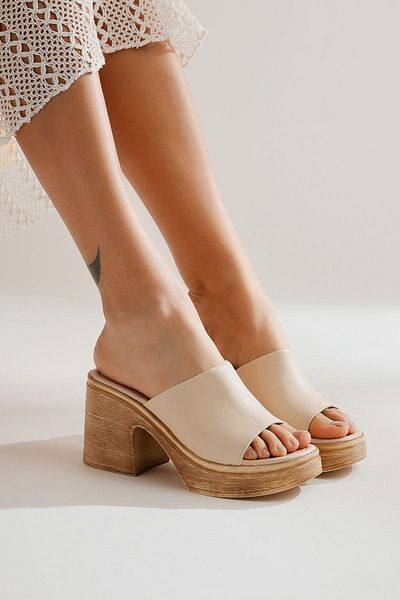 Limoya Γυναικείες παντόφλες Michele Beige με χοντρό τακούνι