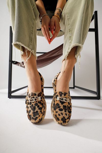 Limoya Detailní dámské neformální boty Turi Leopard s přezkou