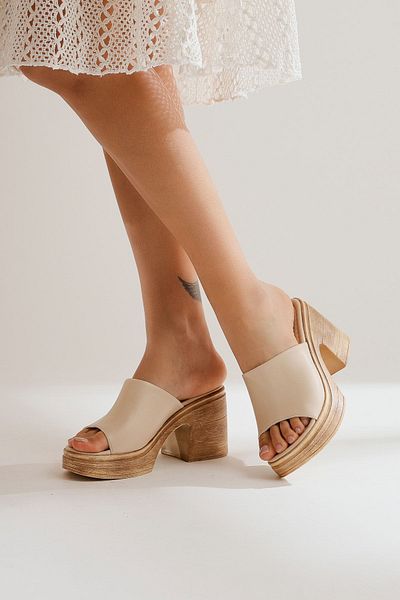 Limoya Γυναικείες παντόφλες Michele Beige με χοντρό τακούνι