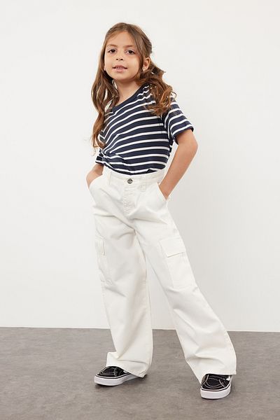 TRENDYOLKIDS بنطلون قطن أبيض للبنات - جيب كارجو، TKDSS24PL00012