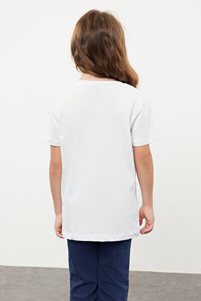 TRENDYOLKIDS Weißes Mädchen-T-Shirt aus Baumwolle mit Erdbeermuster TKDSS24TS00039