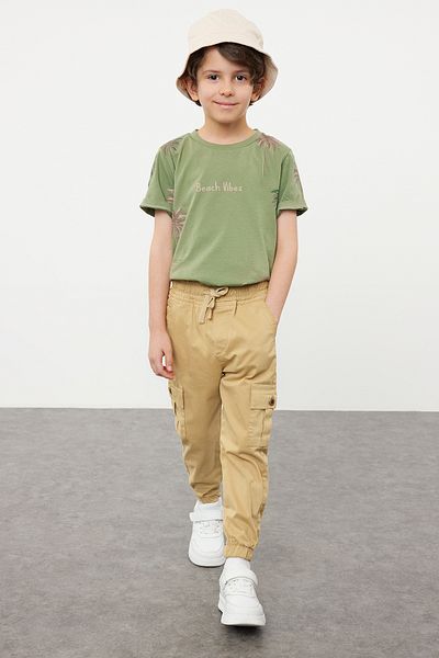 TRENDYOLKIDS Εξωτερικές τσέπες Camel για αγόρια ελαστικό υφαντό παντελόνι Jogger TKDSS24PL00003