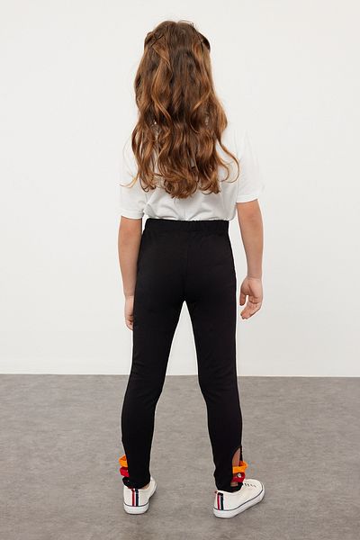 TRENDYOLKIDS Schwarze Basic-Strickleggings für Mädchen mit seitlichem Detail TKDSS24TA00002