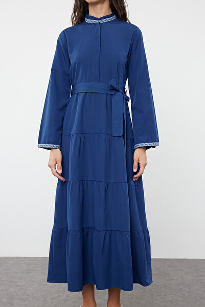 Trendyol Modest Υφαντό μπλε φόρεμα - Λεπτομέρειες αξεσουάρ, TCTSS24EB00235