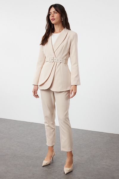 Trendyol Modest Set aus Jacke, Hose und Oberteil mit gewölbtem Kreppfutter in Stein TCTSS24US00010