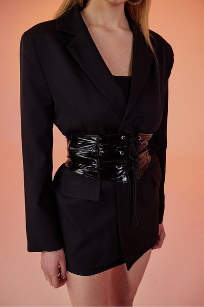 HOLLY LOLLY العيينة مفصلة براءات الاختراع والجلود حزام Vinly الأسود