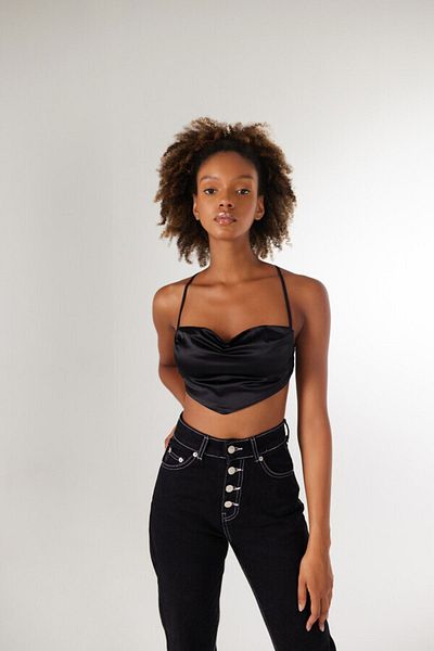 HOLLY LOLLY Strappy Satin Shery Crop Schwarz