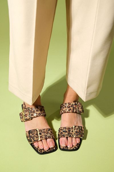 LuviShoes Schwarz-gelb gemusterte Damensandalen mit goldener Schnalle