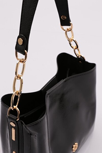 DGN 051 Dámská černá lakovaná taška na předjíždění zdarma