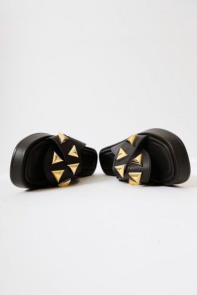 Limoya Γυναικείες παντόφλες Roslin Black Cross Strap Gold Triangle Studded Λεπτομερείς γυναικείες παντόφλες
