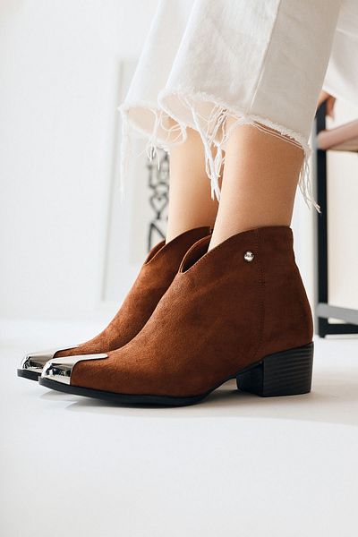 Limoya Jay Taba Suede Pointed Toe Metal Λεπτομερείς Γυναικείες Μπότες, Γυναικεία Μποτάκια