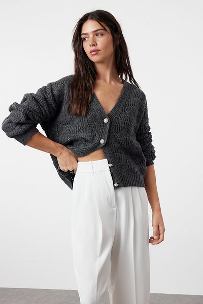 Trendyol Collection Anthrazitfarbene Strickjacke mit V-Ausschnitt - Durchbrochen/Loch TWOAW24HI00311
