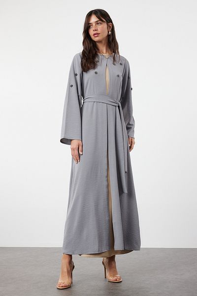 Trendyol Modest Gewebte Kappe mit Gürtel und grauem Stein-Accessoire - Ferace/Abaya TCTSS24KF00038