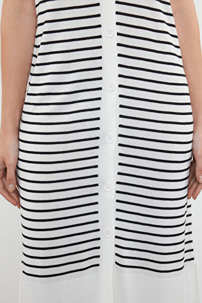 Trendyol Collection Pletené Ecru pruhované šaty - TWOSS24EL01023