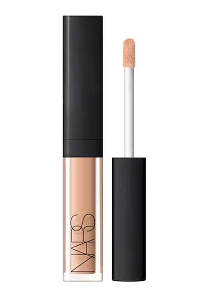 NARS COSMETİCS خافي عيوب كريمي من نارس راديانت - عسل صغير، خافي عيوب بحجم مناسب للسفر، 1.4 مل