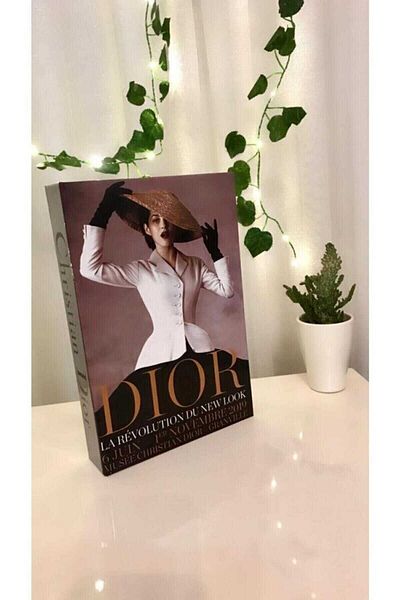Happy Peyzaj Christian Dior Γυναικείο Διακοσμητικό Βιβλίο με Καπέλο 27x18x4,5cm