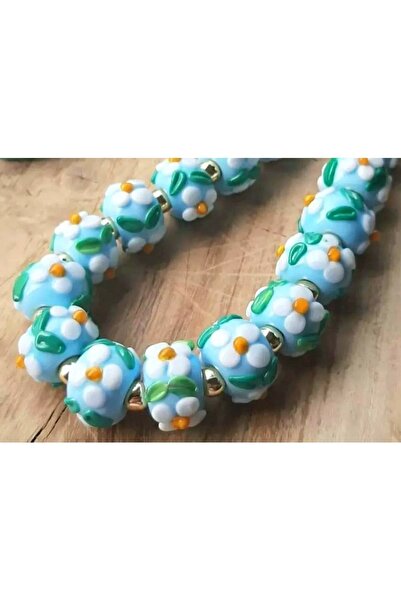 MURANO CAM BONCUK ATÖLYESİ Bebe Mavi Üzerine Papatyalar 3 Adet Çap:1.2cm Deli...