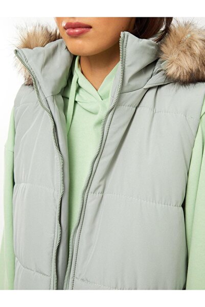 LC Waikiki LCW Modest Kadın Kapüşonlu Düz Şişme Yelek