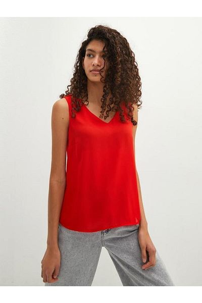LC Waikiki V-Neck Plain Sleeveless Crinkle Fabric Blouse with Piping Detail