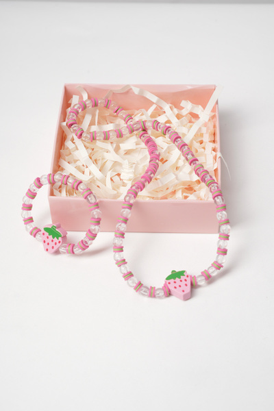 Kids Aksesuar Çocuk Ahşap Çilek Şekilli  Kaliteli Cam ve Fimo Malzemeden Üretilmiş Kolye Bileklik Set - Pembe