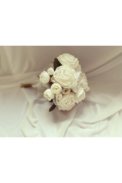 Z&B FLOWERS باقة زفاف بلون كريمي - الفاوانيا وزهرة الوعد، زهرة الزفاف