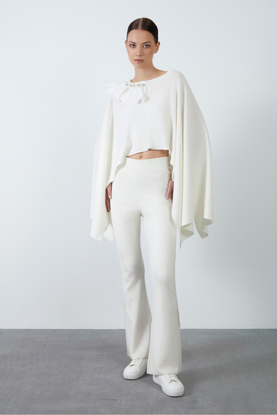 GİZİA İşleme Detaylı Arkadan Kuşak Bağlamalı Ekru Bluz