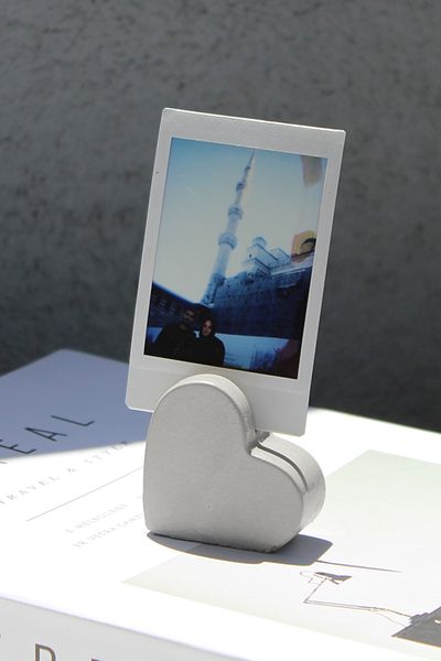The Craft Thor Concrete Heart Patterned Note and Photo Holder - Stylish and Functional Decor