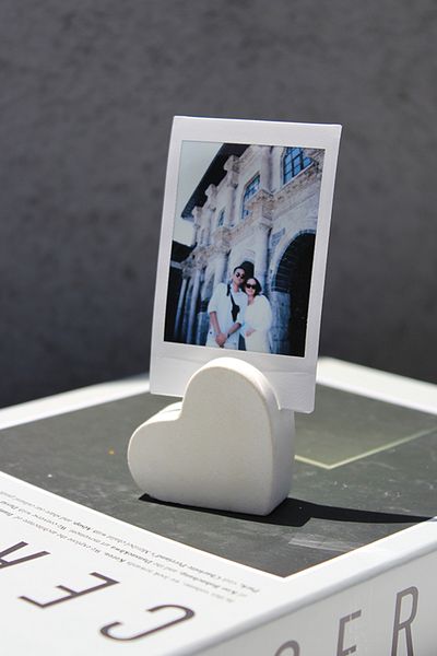 The Craft Thor Concrete Heart Patterned Note and Photo Holder - Stylish and Functional Decor